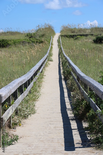 Pathway to the Beach © Jenna