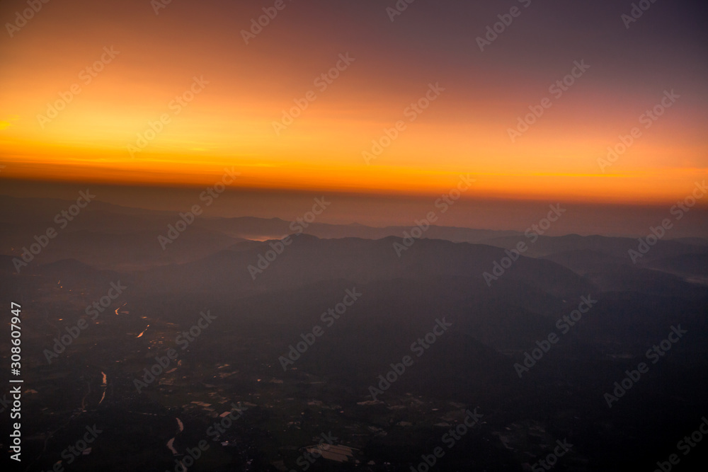Obraz premium Blurry background Of the natural, high angle view From the viewpoint, you can see the colorful sky and see the houses surrounded.
