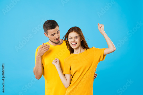 happy couple with thumbs up