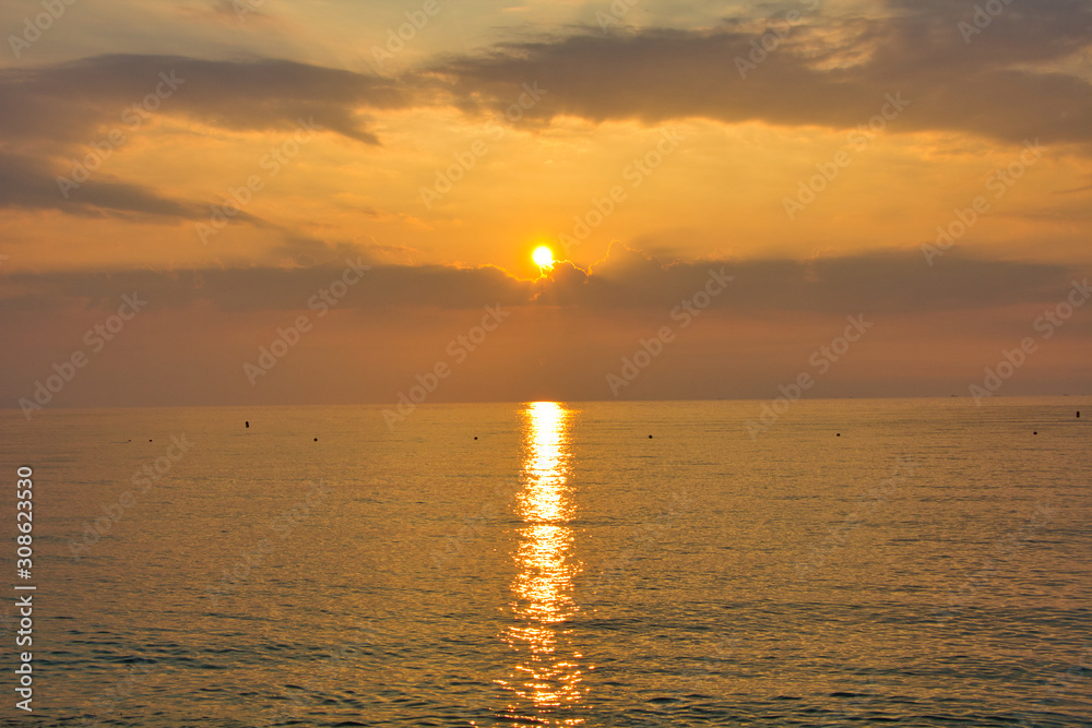 海に落ちる夕日 海に落ちる夕日
