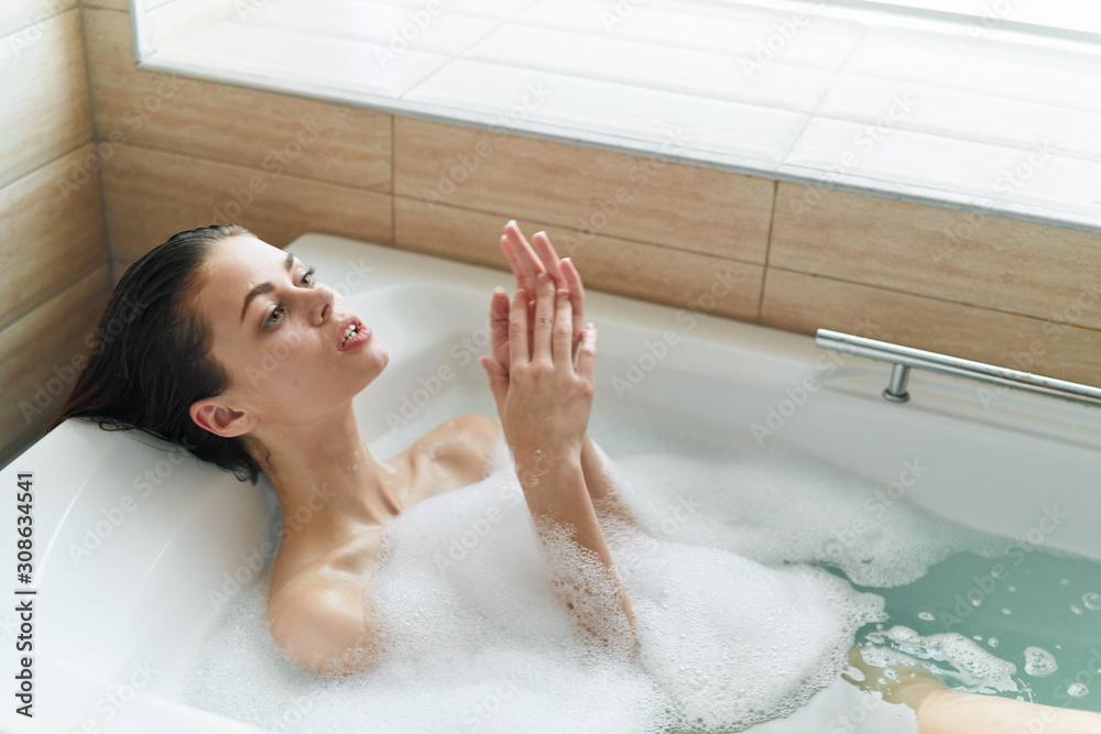Naklejka premium woman taking a bath