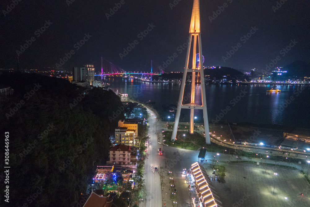 Obraz premium Ferris Wheel and Cable Car in Ha Long Bay, Vietnam