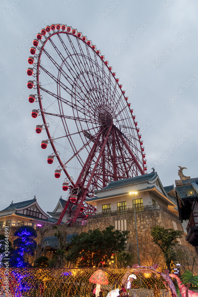 Fototapeta premium Ferris Wheel and Cable Car in Ha Long Bay, Vietnam