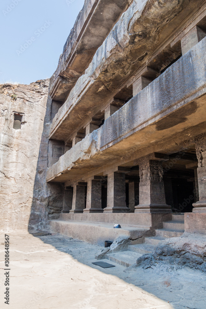 Fototapeta premium Das Avatara (Ten Incarnations of Vishnu) Cave in Ellora, Maharasthra state, India