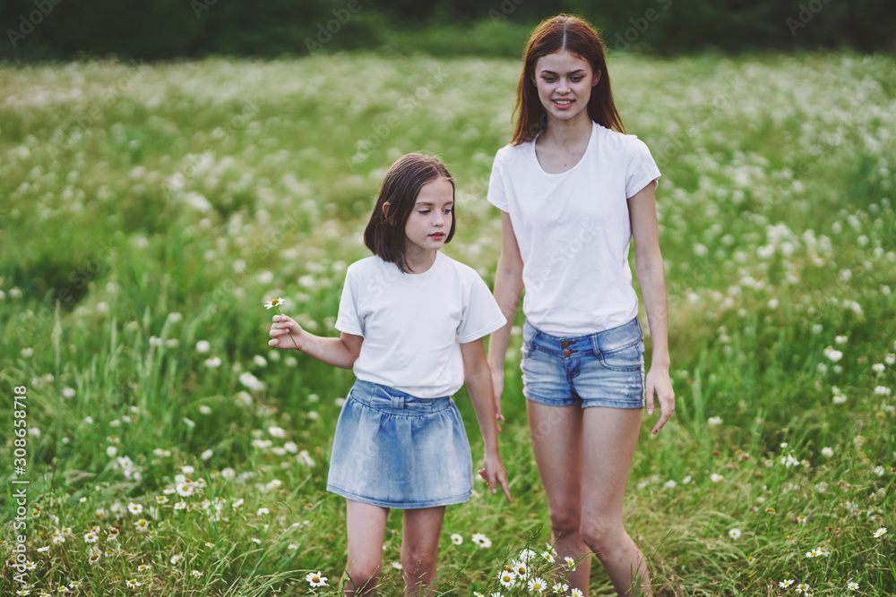 Fototapeta premium mother and daughter in the park