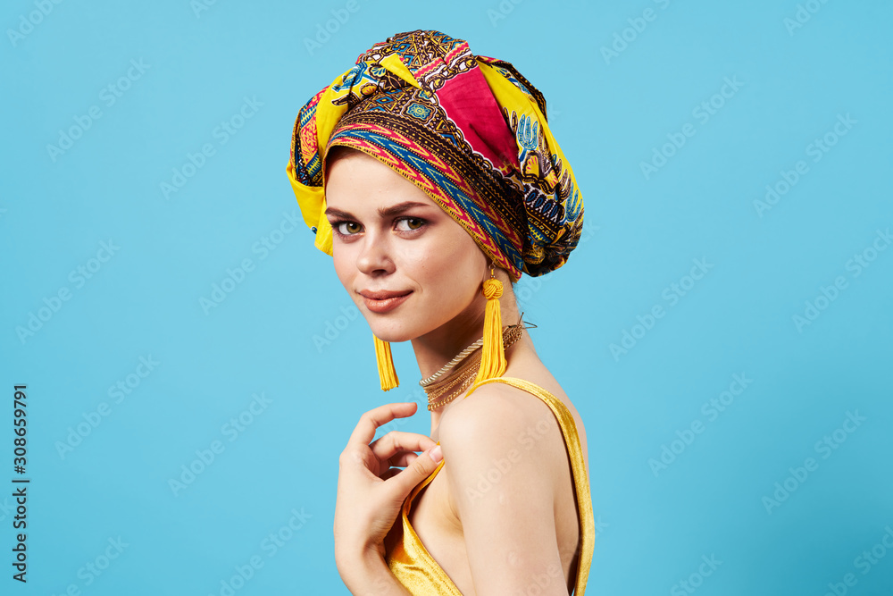 Naklejka premium portrait of girl in a hat