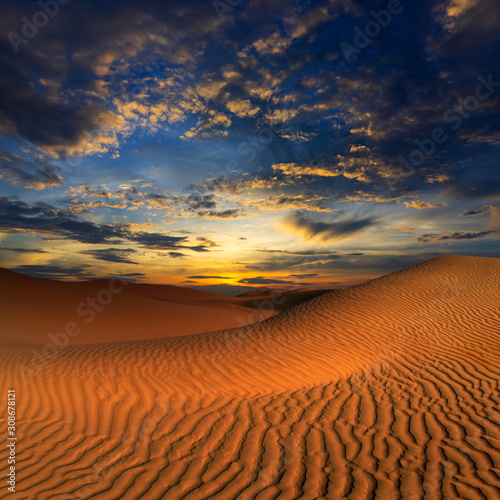 Fototapeta Naklejka Na Ścianę i Meble -  beatiful landscape with sand dunes in Sahara desert at sunset