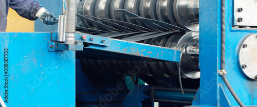 Machine for slitting/cutting/stripping steel sheets