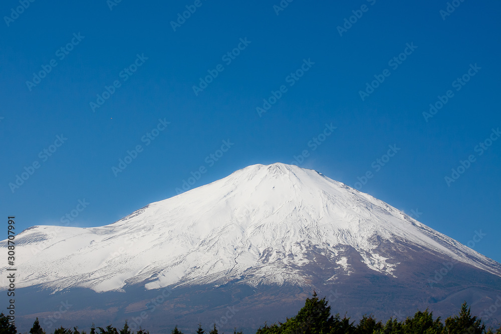 the peak of fuji mountain