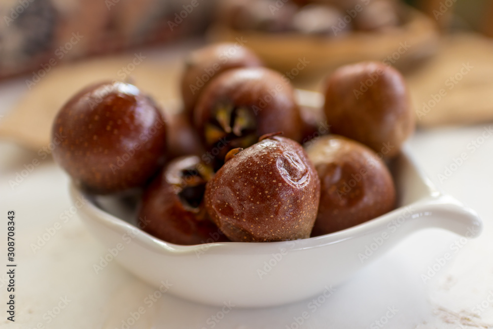 Obraz premium medlar is a brownish fruit of the winter