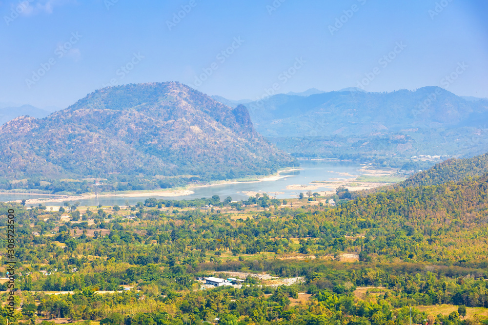Obraz premium Beautiful panoramic view of Mae Khong river Mountain views of Laos with Chiang Khan town on Phu Thok Park in Loei province,Thailand