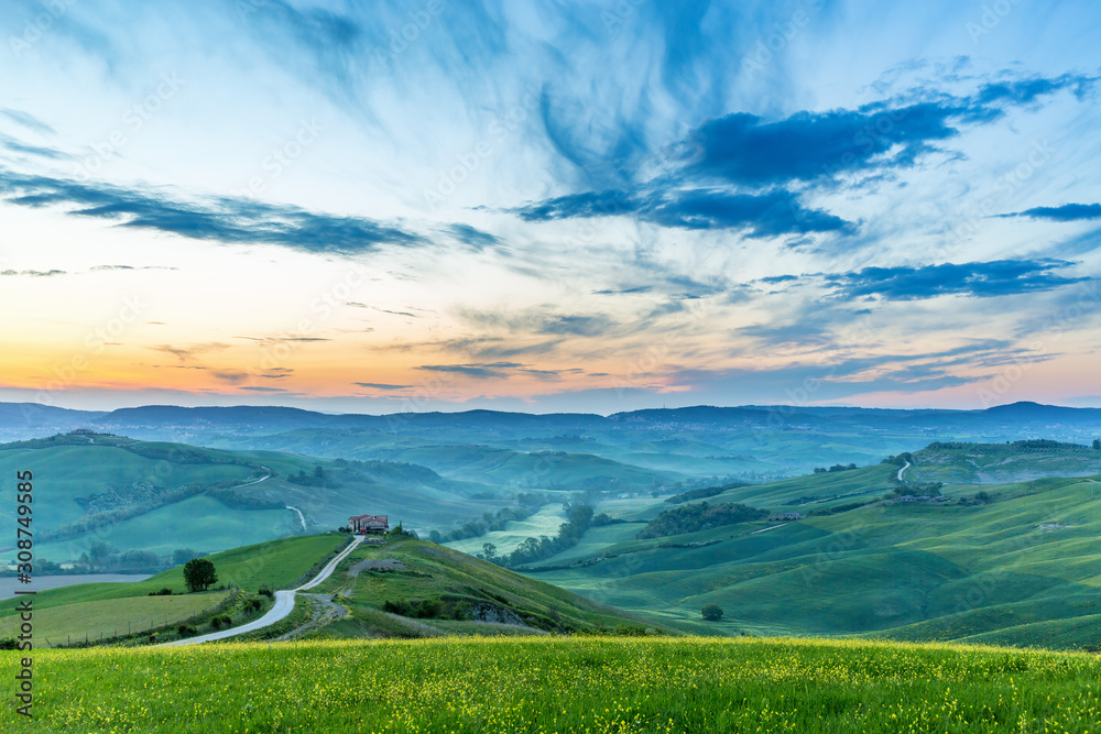 Fototapeta premium Italian valley in the dawn light with a house on a hill