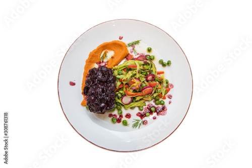 Roasted beef with berries s...