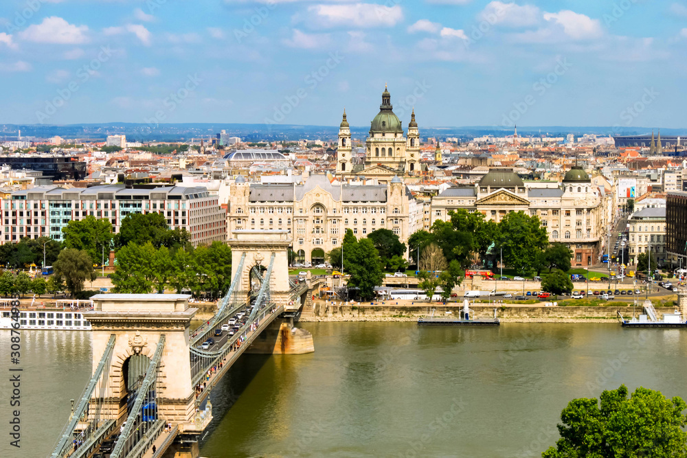 Fototapeta premium BUDAPEST, HUNGARY 29 JULY 2019: Chain Bridge, Danube River, Gresham Palace, Saint Stephen's Basilica