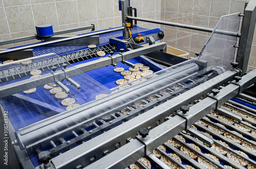 sorting of round dietary loaves on the conveyor automated machine