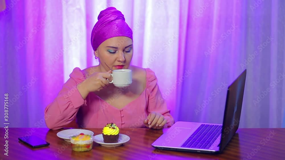 a married Jewish woman in a cafe in the head ugly drinks coffee and