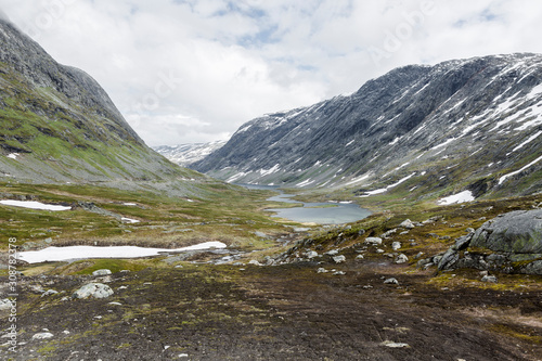 Blick auf den Langvatnet, Seen- und Berglandschaft Norwegen