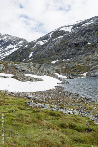 Djupvatnet und Berglandschaft  Norwegen