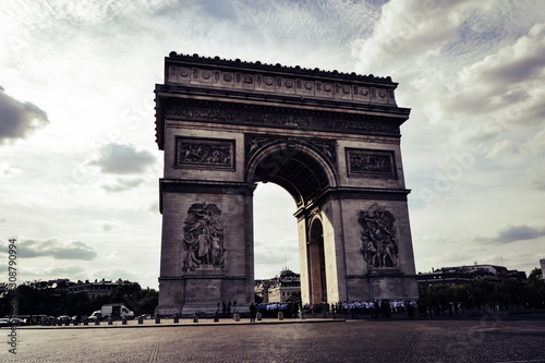 arch of triumph in paris © Samet