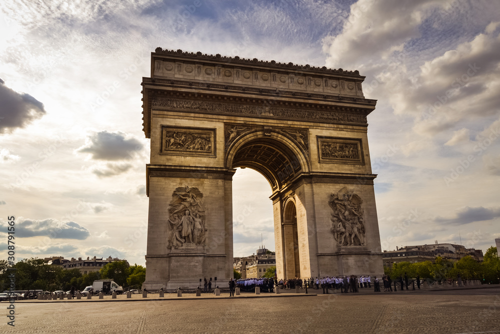 arch of triumph in paris