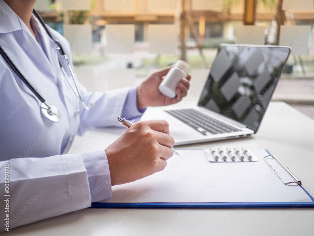 The doctor records the health examination results and medication usage of the patient, medical checkup concept The doctor records the health examination results and medication usage of the patient, medical checkup concept