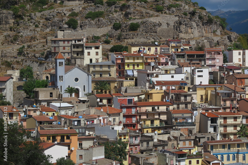 Blick auf das Bergdorf, Ulassai, Ogliastra, Sardinien 