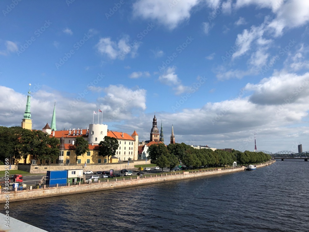Obraz premium view of kremlin and river in moscow russia