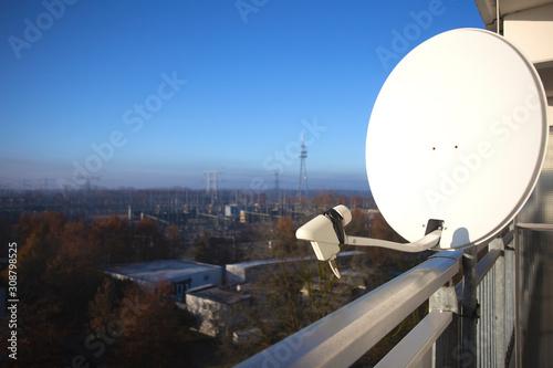 Fotografia satellite dish and TV antenna on the balcony of a appartment with a power statio