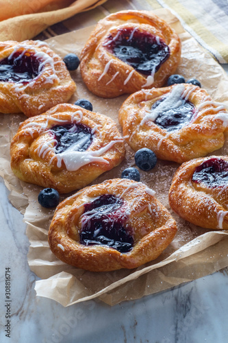 Φωτογραφία Blueberry Danish Snail Pastries