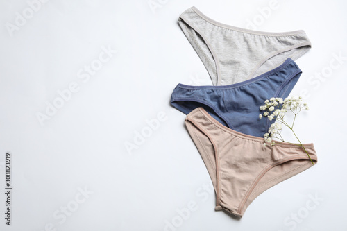 Принти на полотні Women's underwear and flowers on white background, flat lay