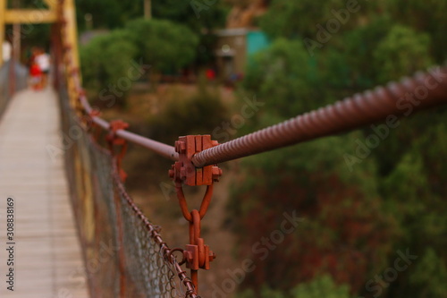 primer plano de puente colgante © Fernando