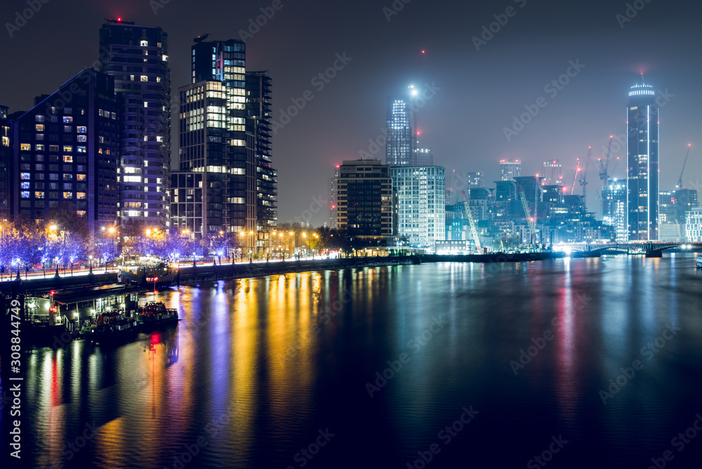 Fototapeta premium Night View of Buildings and Skyscrapers of West London, UK