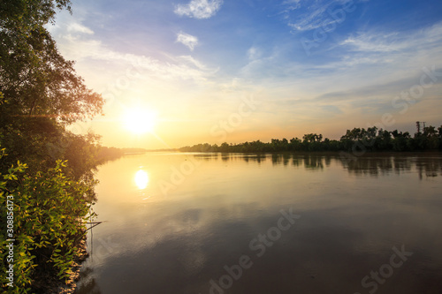 Fényképezés river and sunset