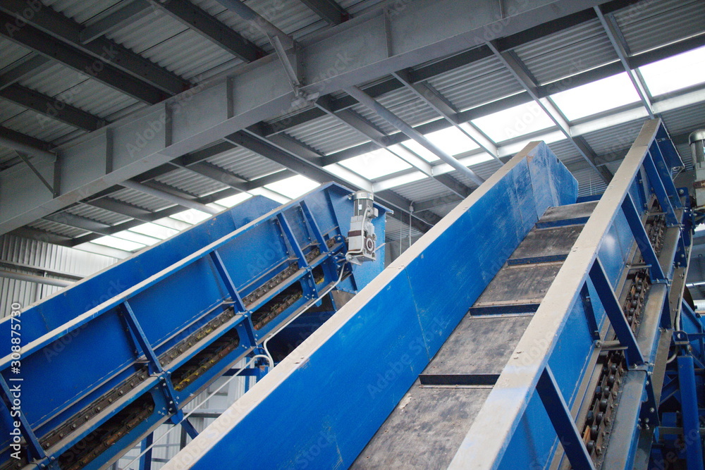 belt conveyors for sorting municipal solid waste
