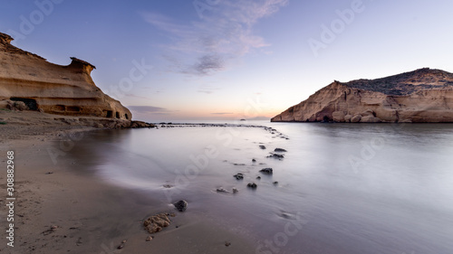 Playa de Los Cocedores, también conocida como playa cerrada, situada en el límite entre Murcia y Almería © mariano
