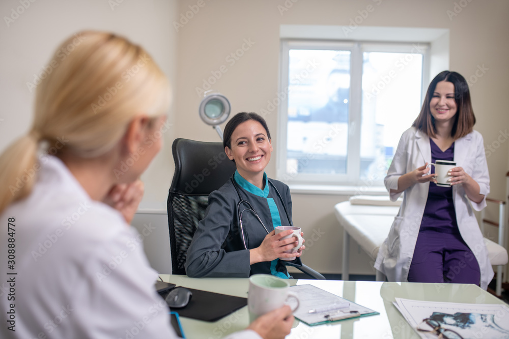 Obraz premium Three female doctors feeling good at work place