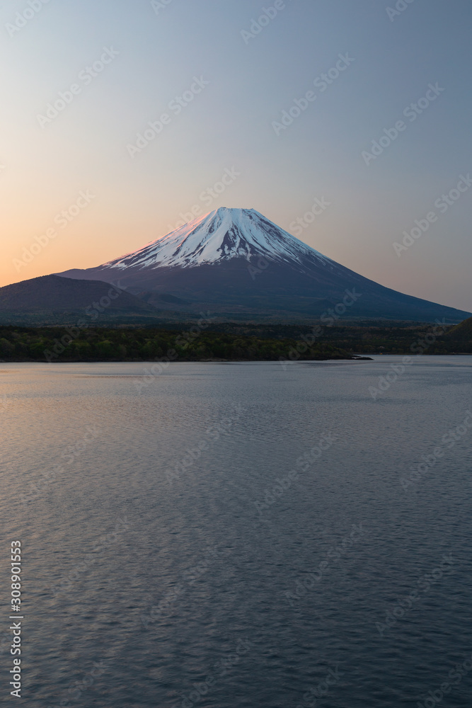 本栖湖と富士山 / Lake Motosu and Mt.Fuji