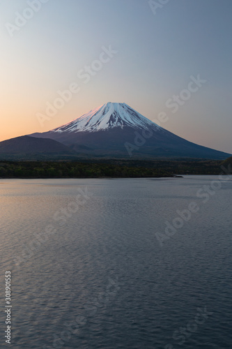                         Lake Motosu and Mt.Fuji