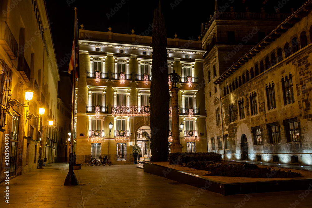 Fototapeta premium Weihnachtliche Beleuchtung in Valencia