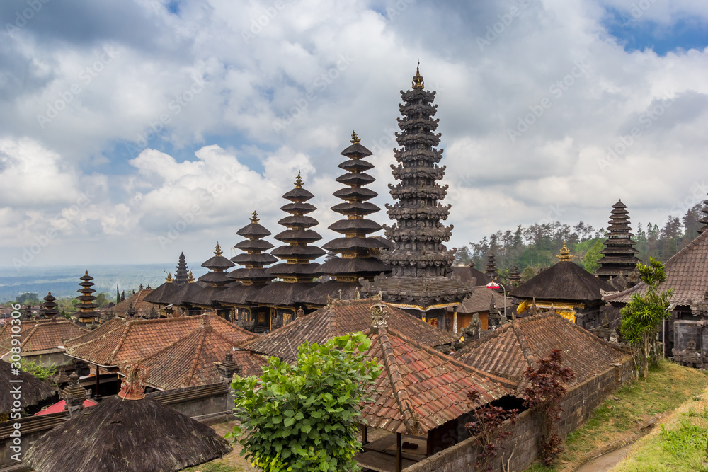 Φωτογραφία Towers of the Besakih temple on Bali, Indonesia