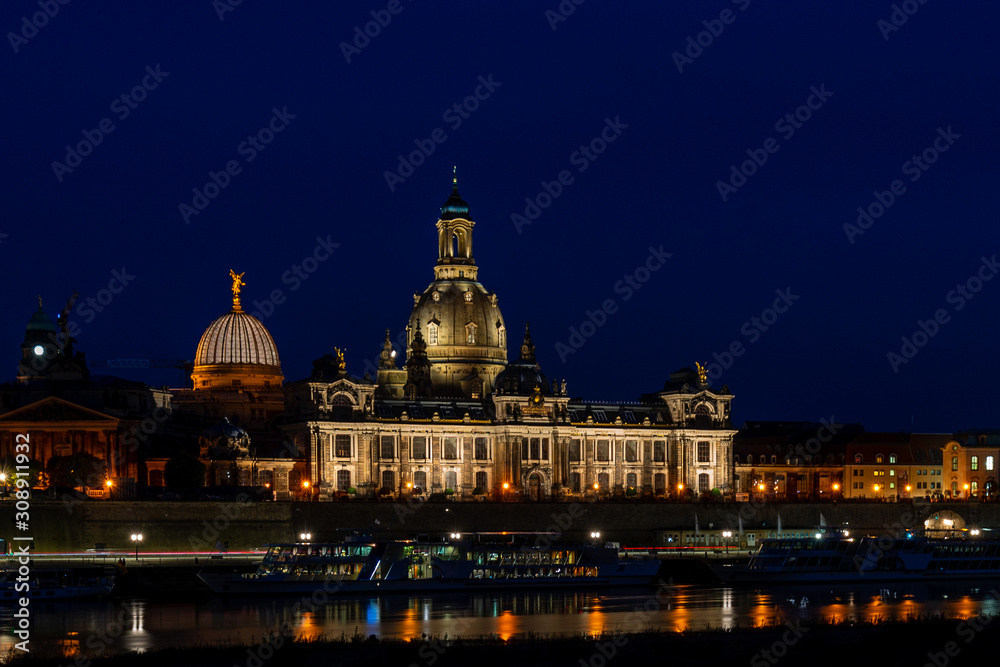 Fototapeta premium Amazing view on Dresden at night