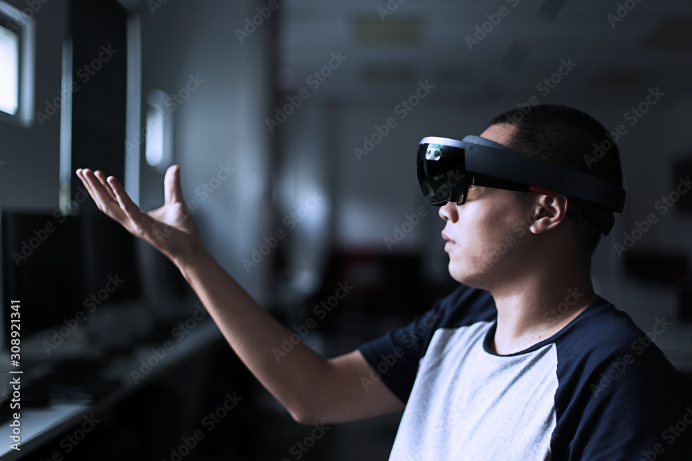 Enter Virtual Reality world with HoloLens 1 glasses no effect in the lab  foto de Stock | Adobe Stock