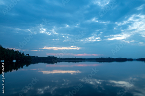 Schwedische Landschaft am See