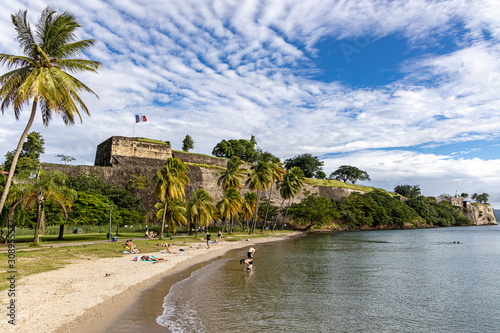 Bild auf Leinwand Strand unterhalb von Fort Saint Louis in Fort-de-France, Martinique
