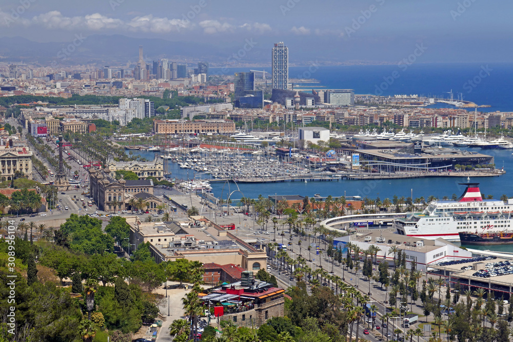 Blick vom Montjuic über den Hafen von Barcelona, Katalonien, Spanien