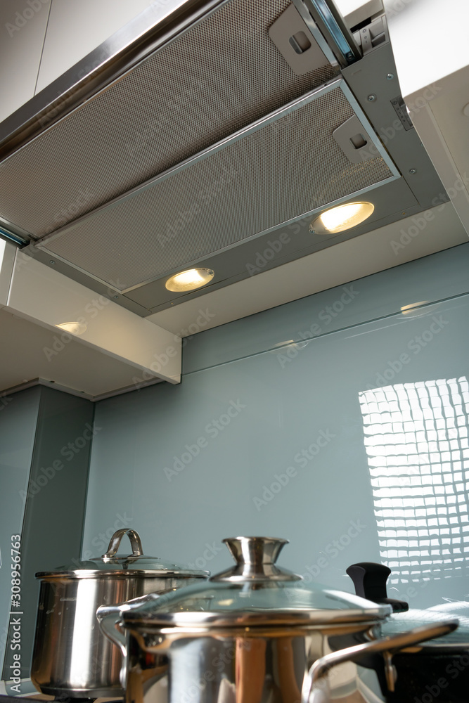 Built-in gas oven and hood
