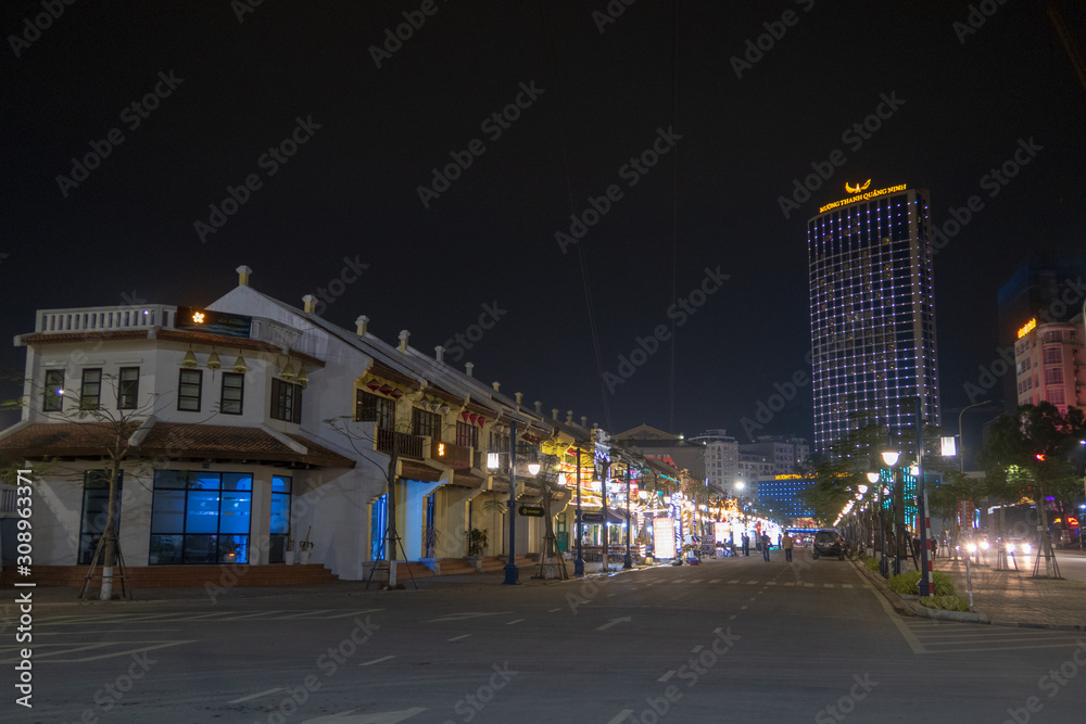 Fototapeta premium Ha Long Bay At Night