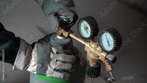 Allowing gas from bottled gas