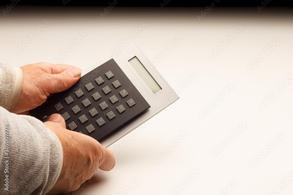 Calculando la finanzas, los beneficios y las pérdidas de la empresa; ajustando gastos para pagar los intereses bancarios; préstamos bancarios. Calculando la finanzas, los beneficios y las pérdidas de la empresa; ajustando gastos para pagar los intereses bancarios; préstamos bancarios.