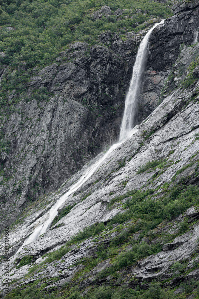 Wanderung zum Kjenndalsbreen Gletscher im Jostelalsbreen Nationalpark, Norwegen